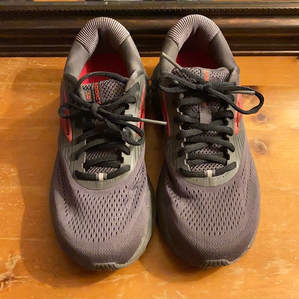 NWOT Brooks Addiction Running Shoes